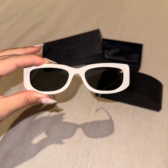 [NEWE] PRADA Sunglasses - Picture 2 of 8